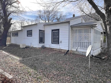 517 SW 14th St, Topeka, KS 66612 - photo 4
