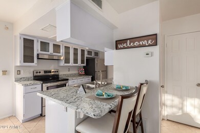 Cute kitchen breakfast bar