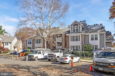 11142 Beaver Trail Ct, Reston, VA 20191 - photo 4