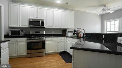 25671 Tremaine Terrace, Chantilly, VA 20152 - photo 5