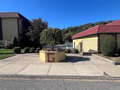 2 Granada Crescent unit 8, White Plains, NY 10603 - photo 7