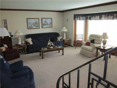 Living Room. beautiful bay seated window