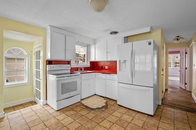 2 Hillside Ave, Salem, MA 01970 - photo 5