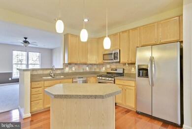 2564 Banshire Dr, Herndon, VA 20171 - photo 5