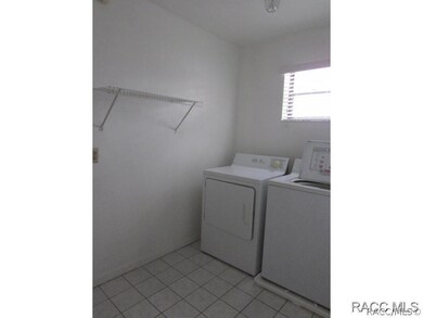 12 Ft utility room