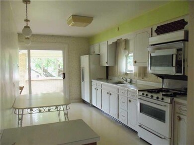 Kitchen. Eat in Kitchen