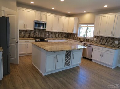 2408 SW 39th St, Redmond, OR 97756 - photo 6