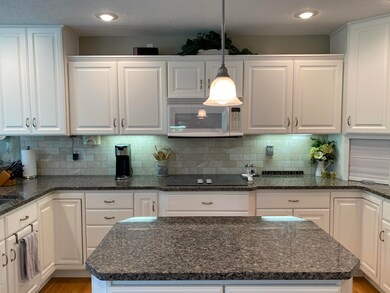 Kitchen W/Center Island