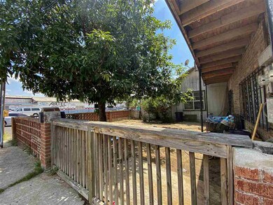 2302 Monterrey Ave, Laredo, TX 78040 - photo 4
