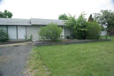 2996 E McAndrews Rd, Medford, OR 97504 - photo 4