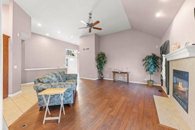 674 Friar Dr, Aurora, IL 60505 - photo 5