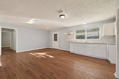 6058 Glenhurst Dr, Houston, TX 77033 - photo 3