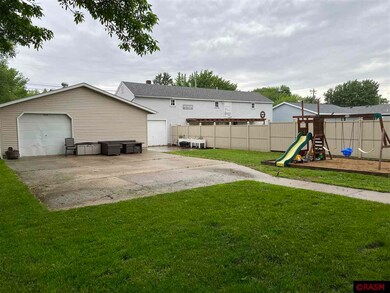 1111 N Franklin St, New Ulm, MN 56073 - photo 2