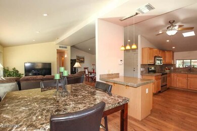 05-Breakfast Area-Great Room
