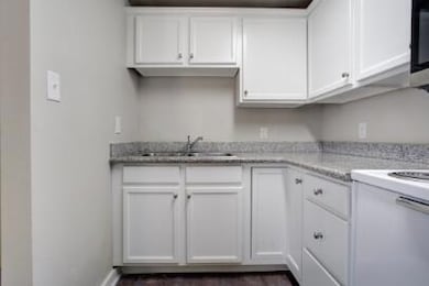 2305 14th St unit B, Lubbock, TX 79401 - photo 6