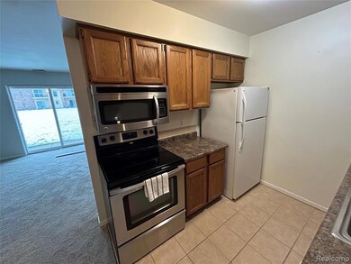 34650 Clarkson Dr W unit 43, Fraser, MI 48026 - photo 5