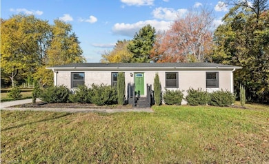 202 Hassellwood Dr, Jamestown, NC 27282 - photo 2