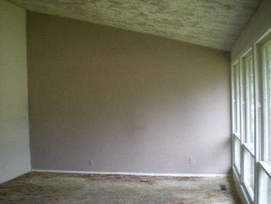 113 Granada Rd, Carpentersville, IL 60110 - photo 2