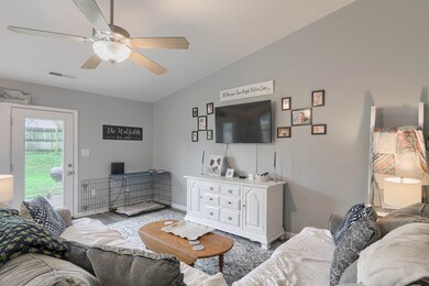 6119 Sutter Loop E, Owensboro, KY 42303 - photo 3