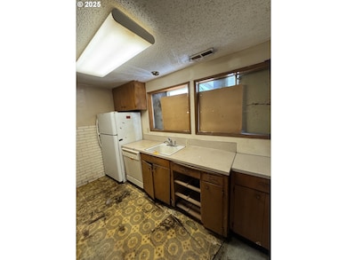 12827 SE Stark St unit B4, Portland, OR 97233 - photo 7