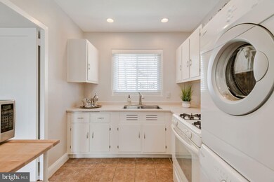 3357 Martha Custis Dr unit 825-3357, Alexandria, VA 22302 - photo 7