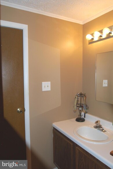 9300 Cross Timbers Ct, Laurel, MD 20723 - photo 4