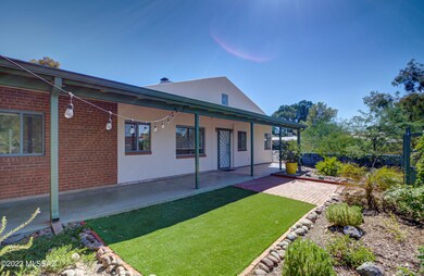 Courtyard with Turf Grass