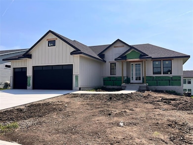 18048 Tanglewood Dr, Clive, IA 50325 - photo 2