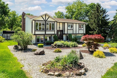 8 Skinner Ct, Tomkins Cove, NY 10986 - photo 3