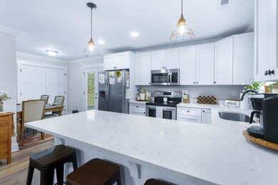 900 Moore Ave-6