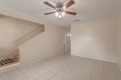 2521 Crosstimbers St unit B4, Huntsville, TX 77320 - photo 5