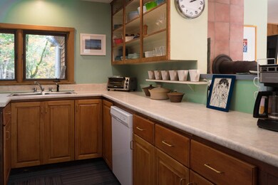 212 S Pine Banks Rd, Putney, VT 05346 - photo 3