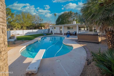 3008 Diving Pool