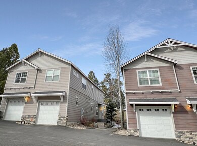 Two-Story Townhome Near Cascade