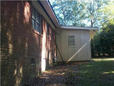 207 Oak St, Hazlehurst, MS 39083 - photo 2