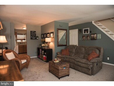 814 Treetop Ln, Norristown, PA 19403 - photo 4