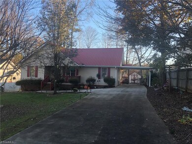 512 Kelly Cir, Asheboro, NC 27203 - photo 2