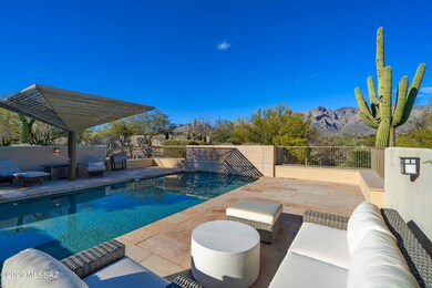 Pool/Mountain Views