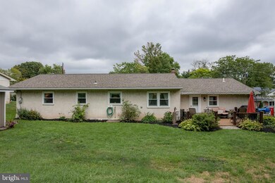 233 W Walnut St, Souderton, PA 18964 - photo 4