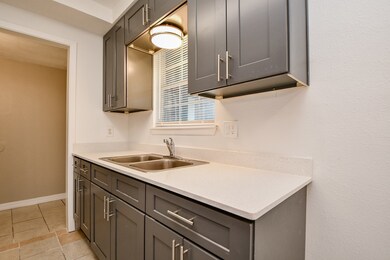 8806 Hillsgrove Ct, Houston, TX 77088 - photo 7