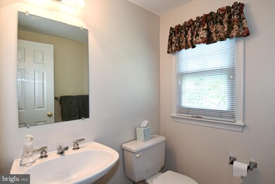21824 Formosa Square, Sterling, VA 20164 - photo 5