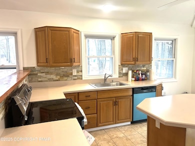 140 Davis Cir, Bushkill, PA 18324 - photo 7
