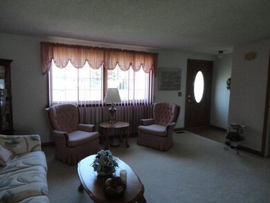 Living Room Newer windows  door let all the light shine in!