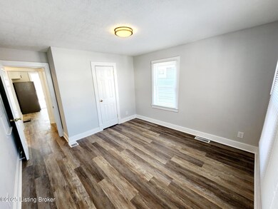 02-1 FRONT BEDROOM
