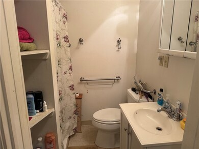 1st Floor Full Bathroom