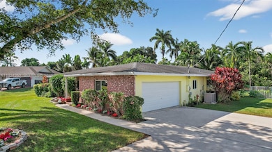 431 Vicksburg Terrace, Plantation, FL 33325 - photo 2