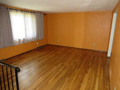 Living Room. Large living room w/hardwood