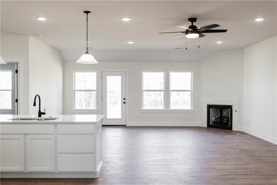 1413 E Emelyn Ln, Siloam Springs, AR 72761 - photo 5