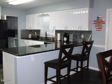 Eat-in area looking into kitchen