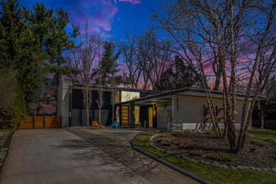 2127 Camelot Rd, Ann Arbor, MI 48104 - photo 2